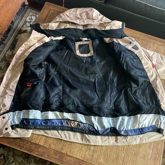 Oakley ski and/or boarding winter coat size Large Champagne color - Picture 8 of 14